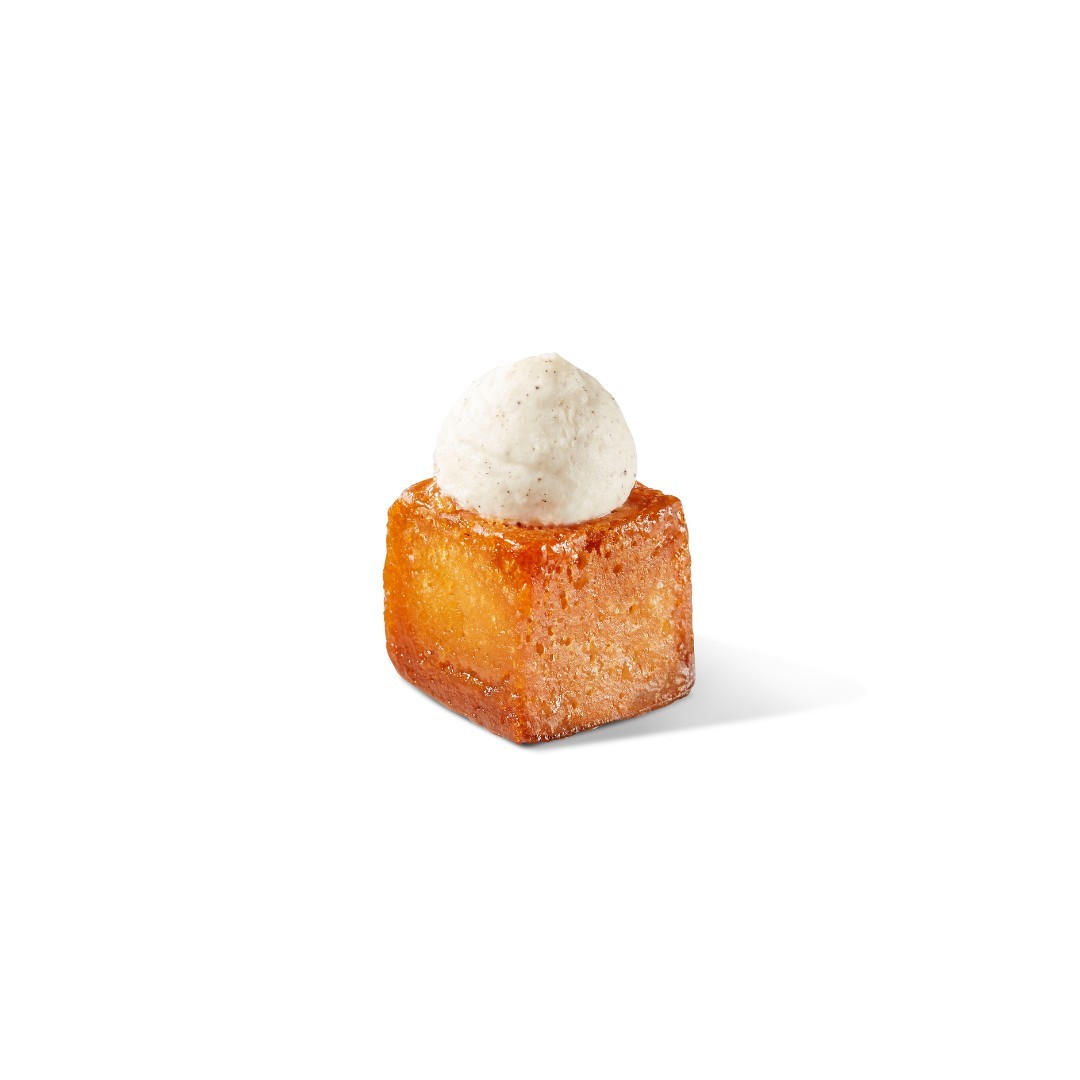 Mini bouchée de baba au rhum et chantilly