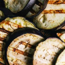 Tranches d'aubergines grillées découpées et IQF